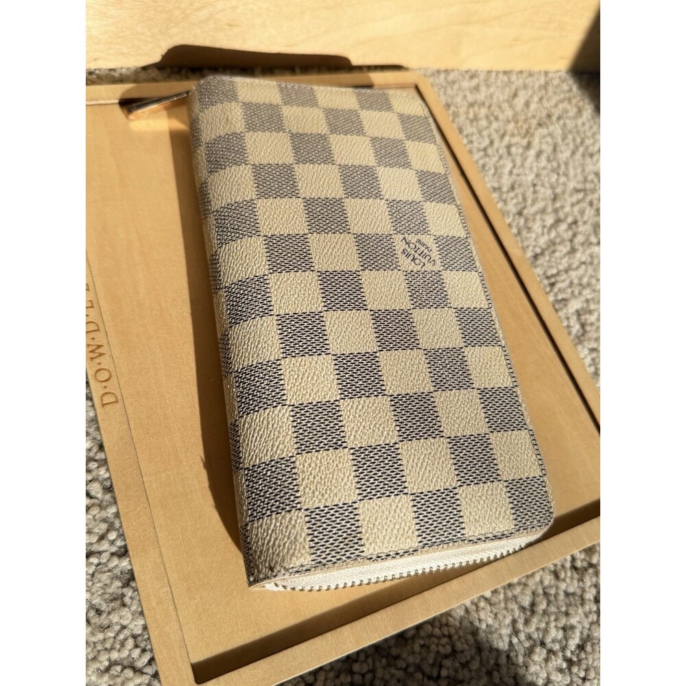 Louis Vuitton Damier AzurZippy Wallet